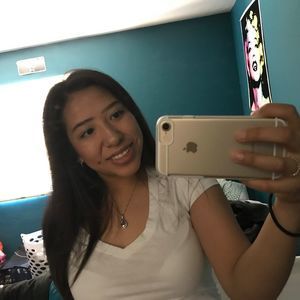 Meet your Posher, Alicia